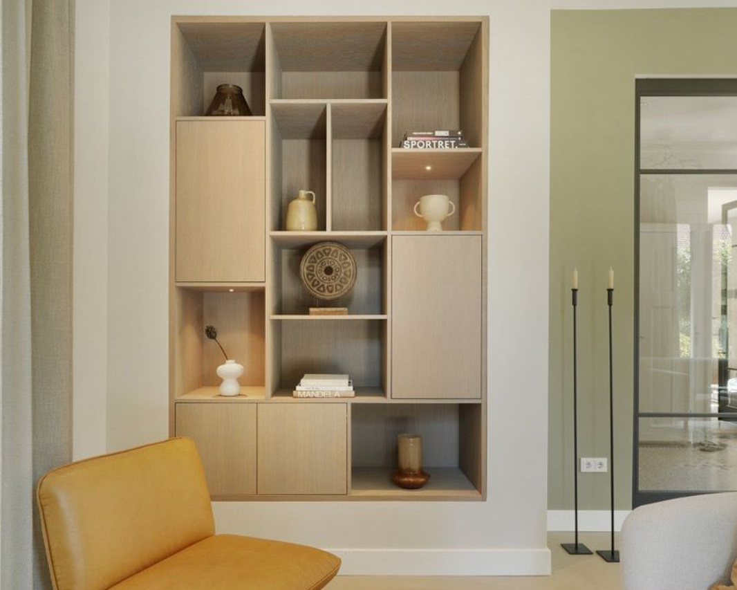 Interieurontwerp maatwerk vakkenkast Villa18  Interieurdesign