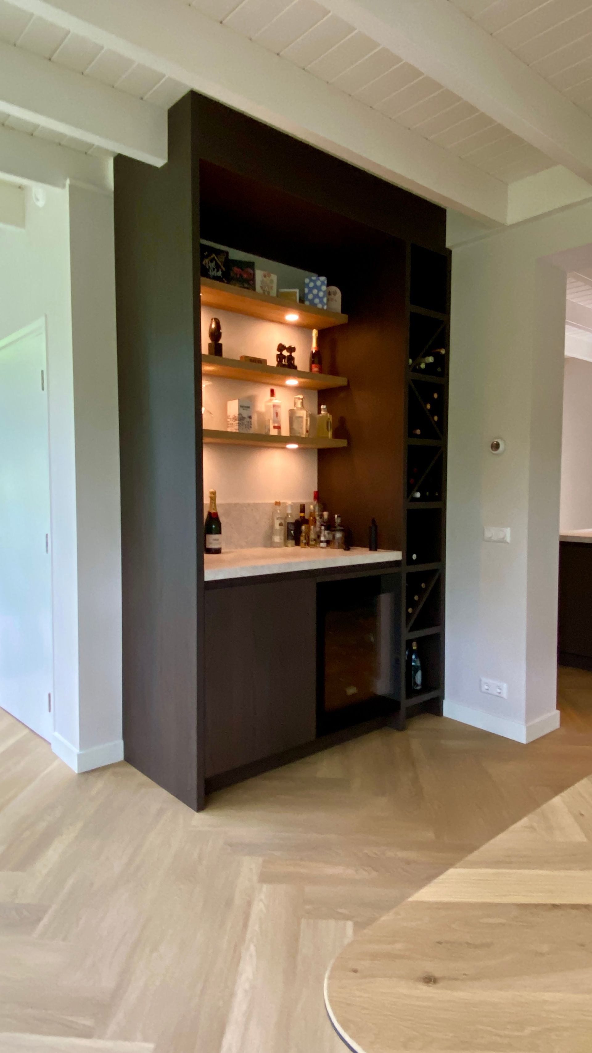 Metamorfose keuken met wijnkastvilla Soest  | Villa18