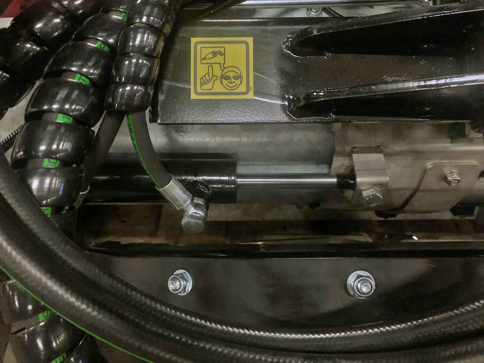 En lille cylinder beregnet til at styre åbne- og lukke-funktionen i skoddet