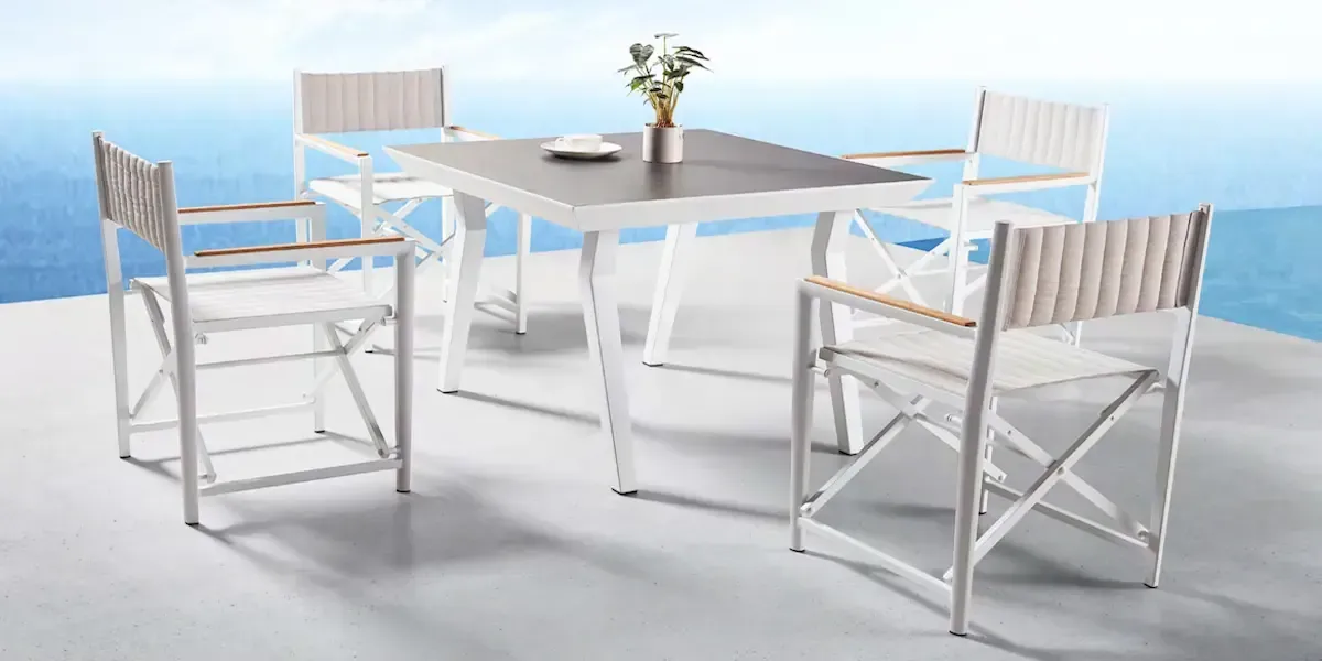 Tavolo con sedie outdoor