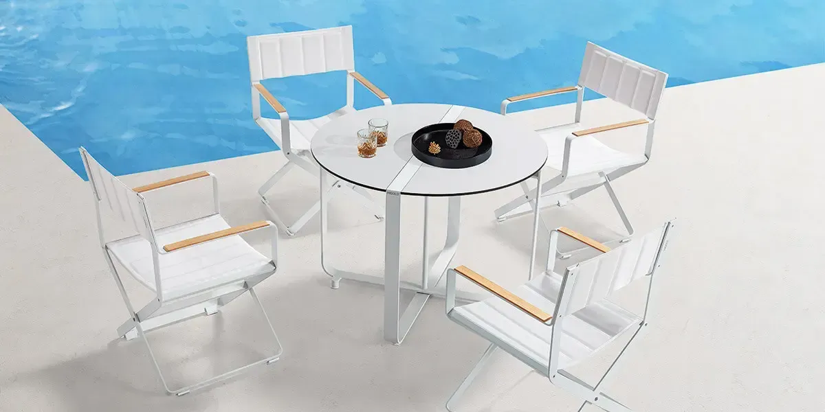 Arredi outdoor, tavolo con sedie di design
