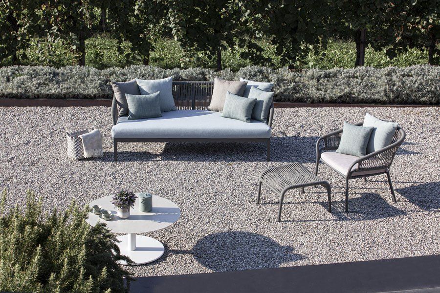 Divani e poltrone da giardino per villa di lusso