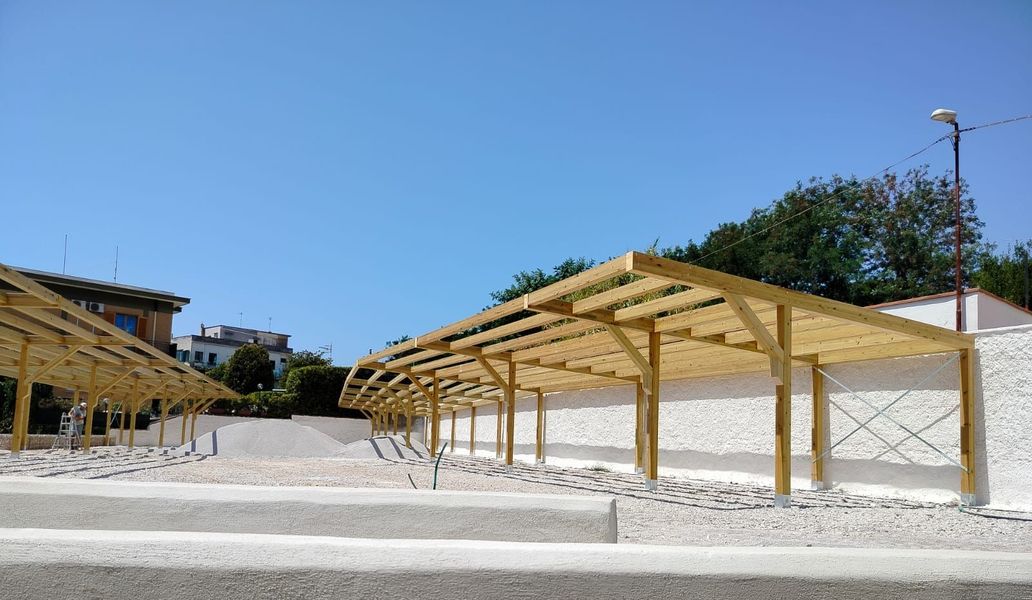 Carport fotovoltaico, pensilina in legno per parcheggio auto