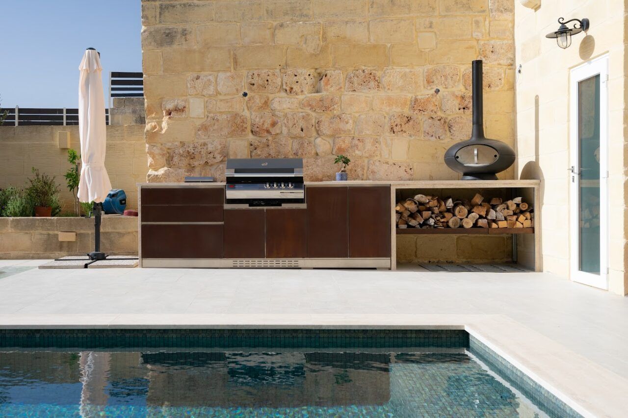 Cucina su piscina Via Nolfi