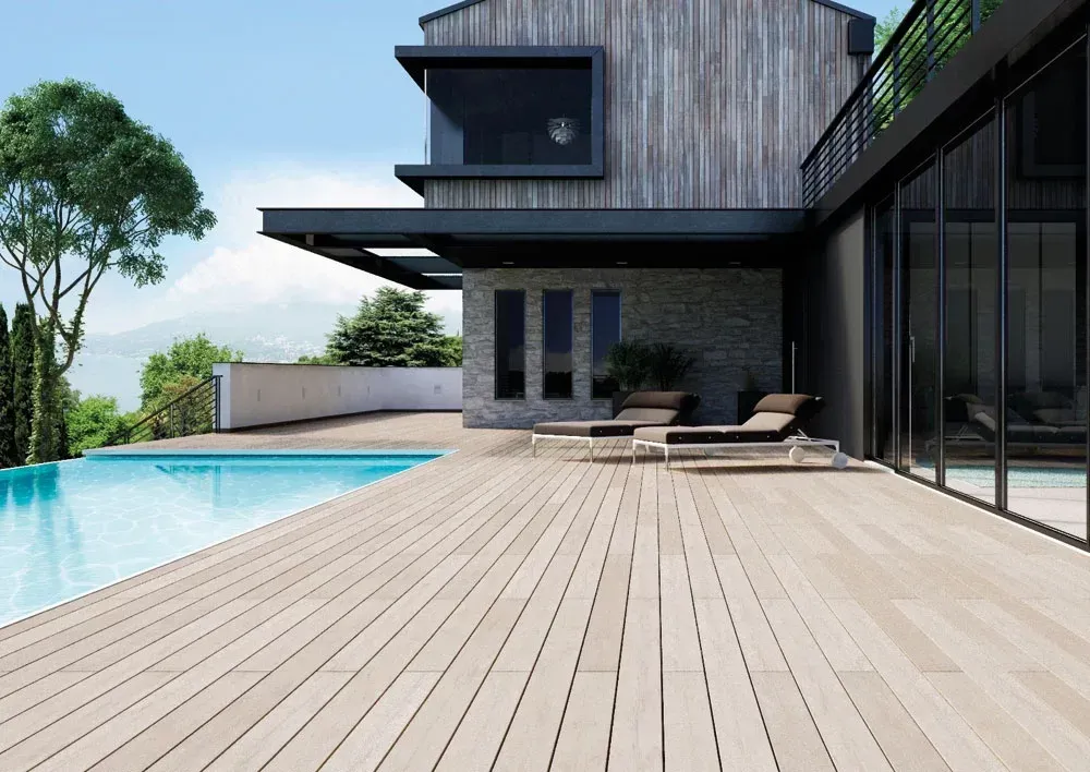 Decking su piscina Woodco