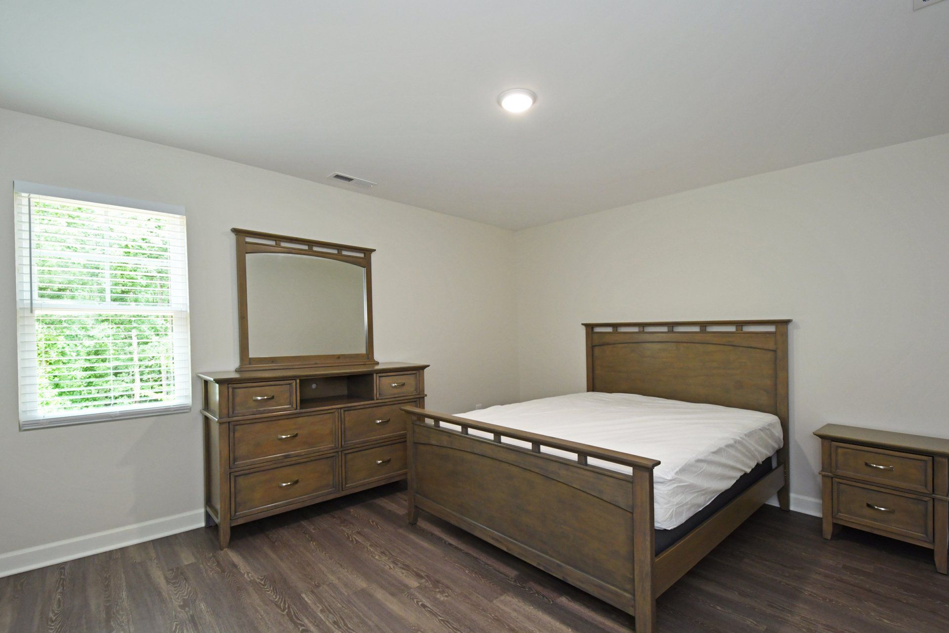 931 long drive bedroom