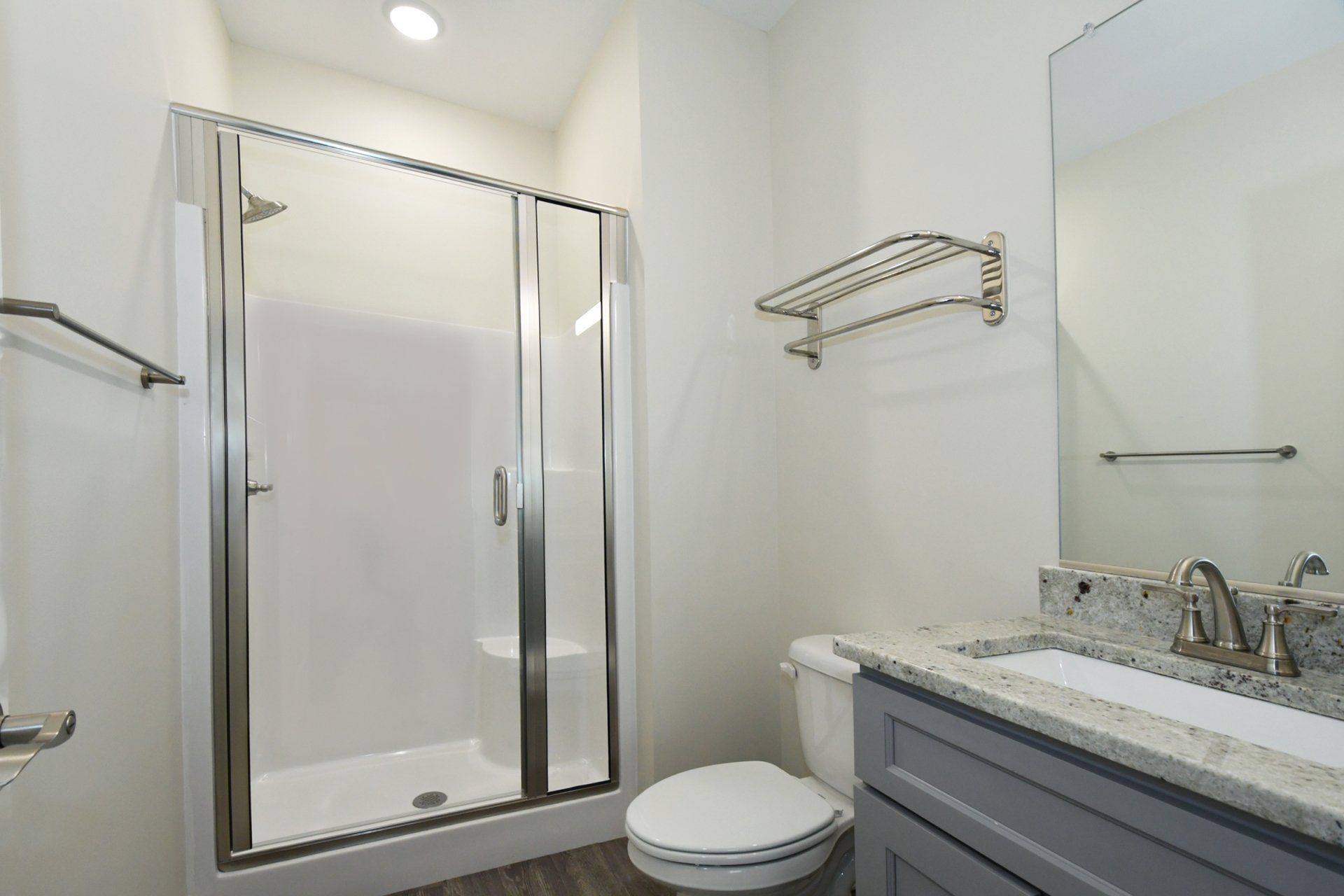 939 Long Drive bathroom