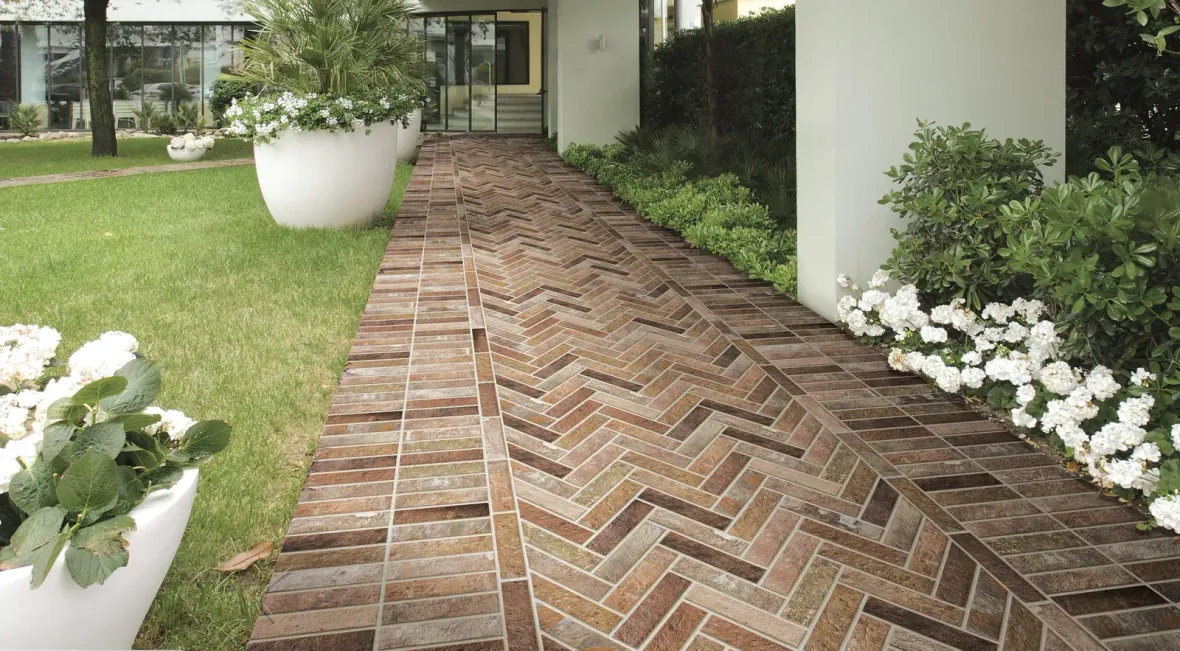 Pavimento in gres porcellanato serie Bristol di Ceramica Rondine