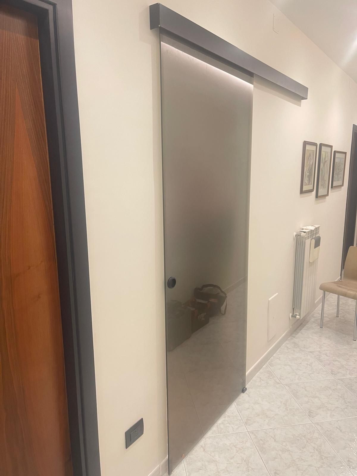 Porte scorrevoli in vetro