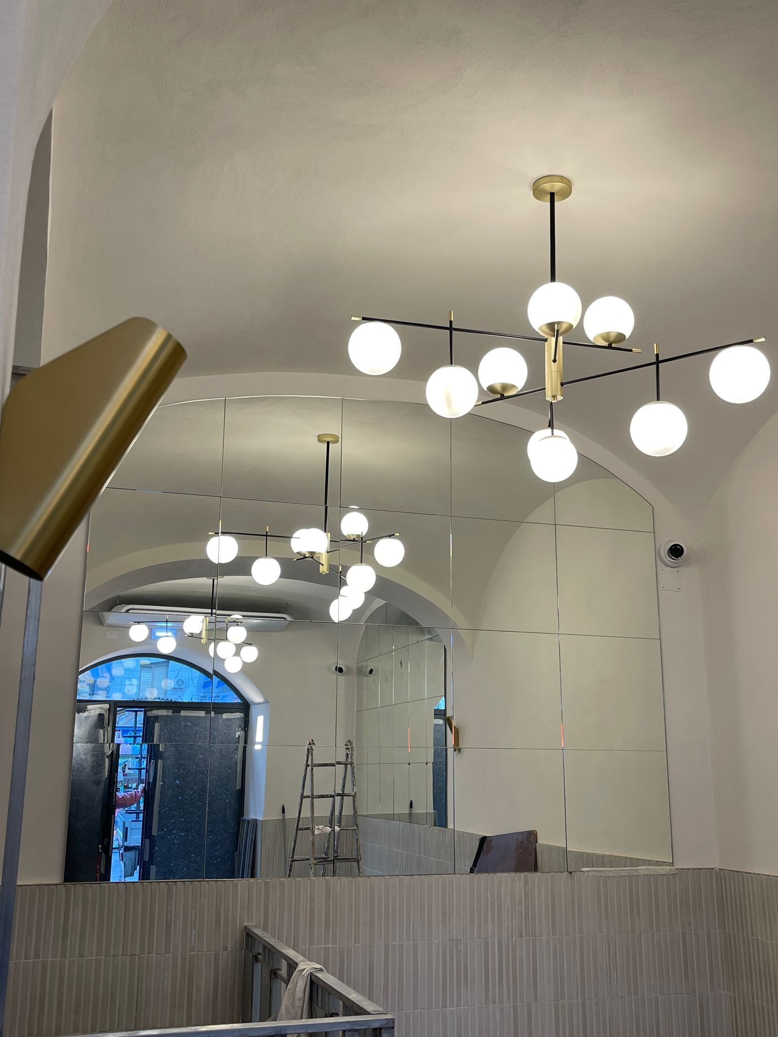 Vetrata con specchi