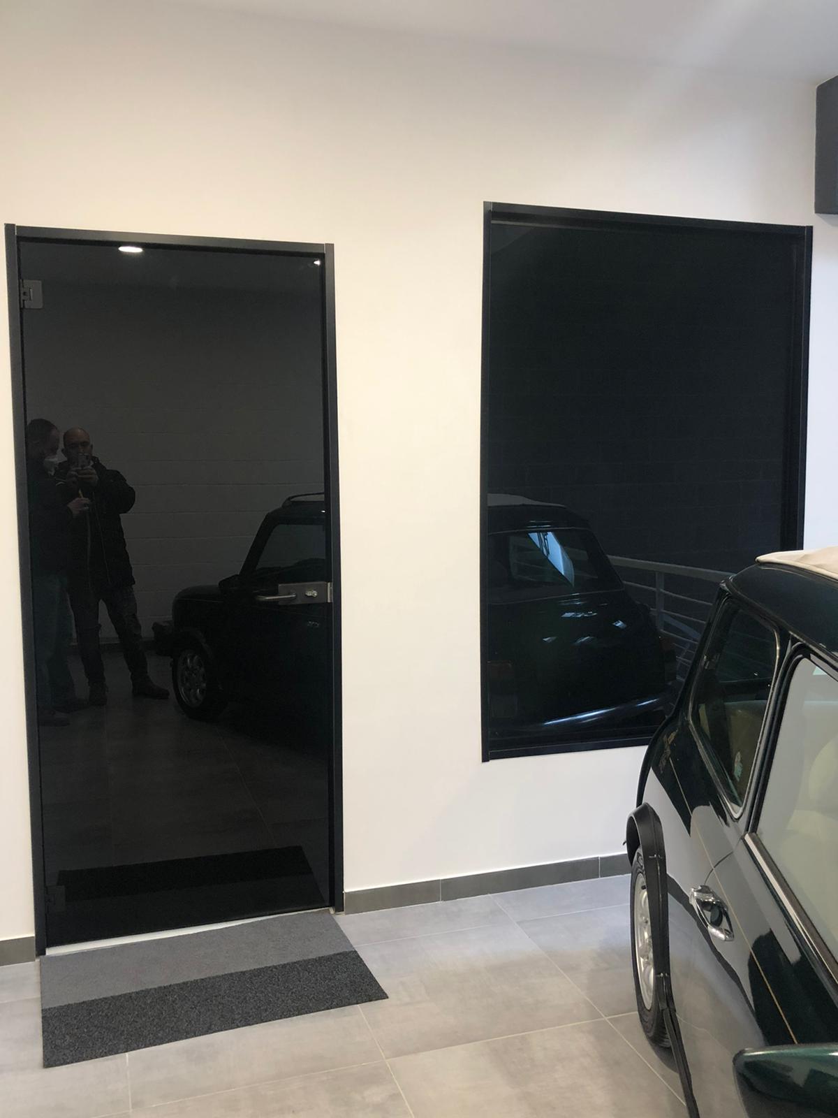 porta in vetro nera