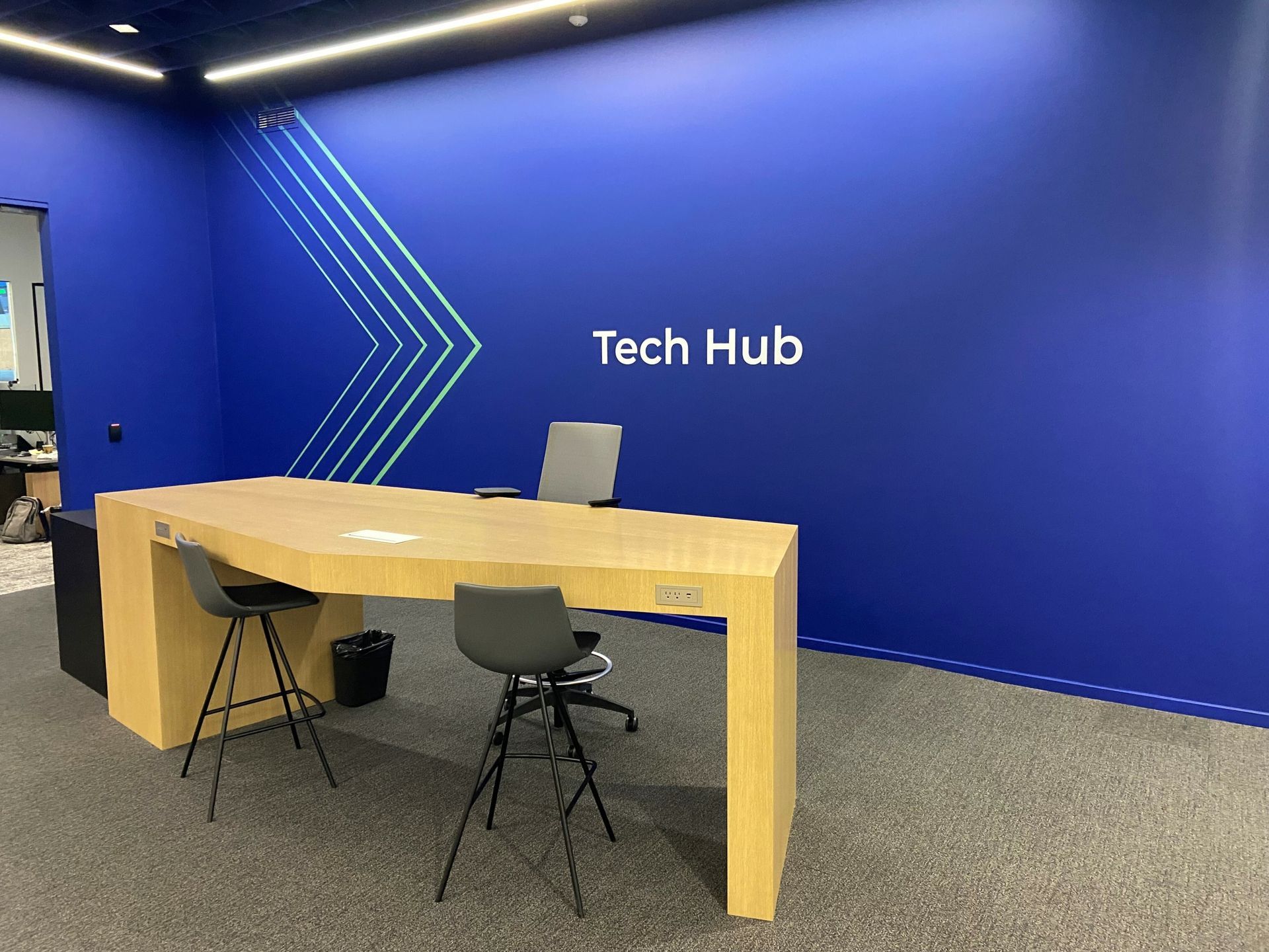 A blue wall with the word tech hub on it