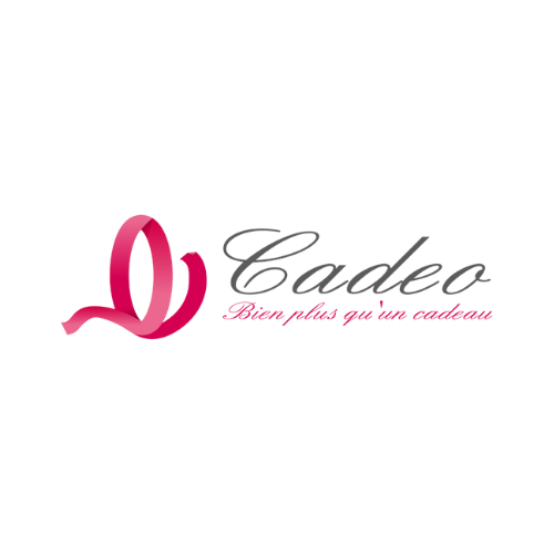 Logo pour « Cadeo » avec un motif de ruban rose et le slogan « Bien plus qu'un cadeau ».