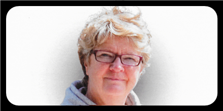 Foto van Marian in zwarte rouwrand.
