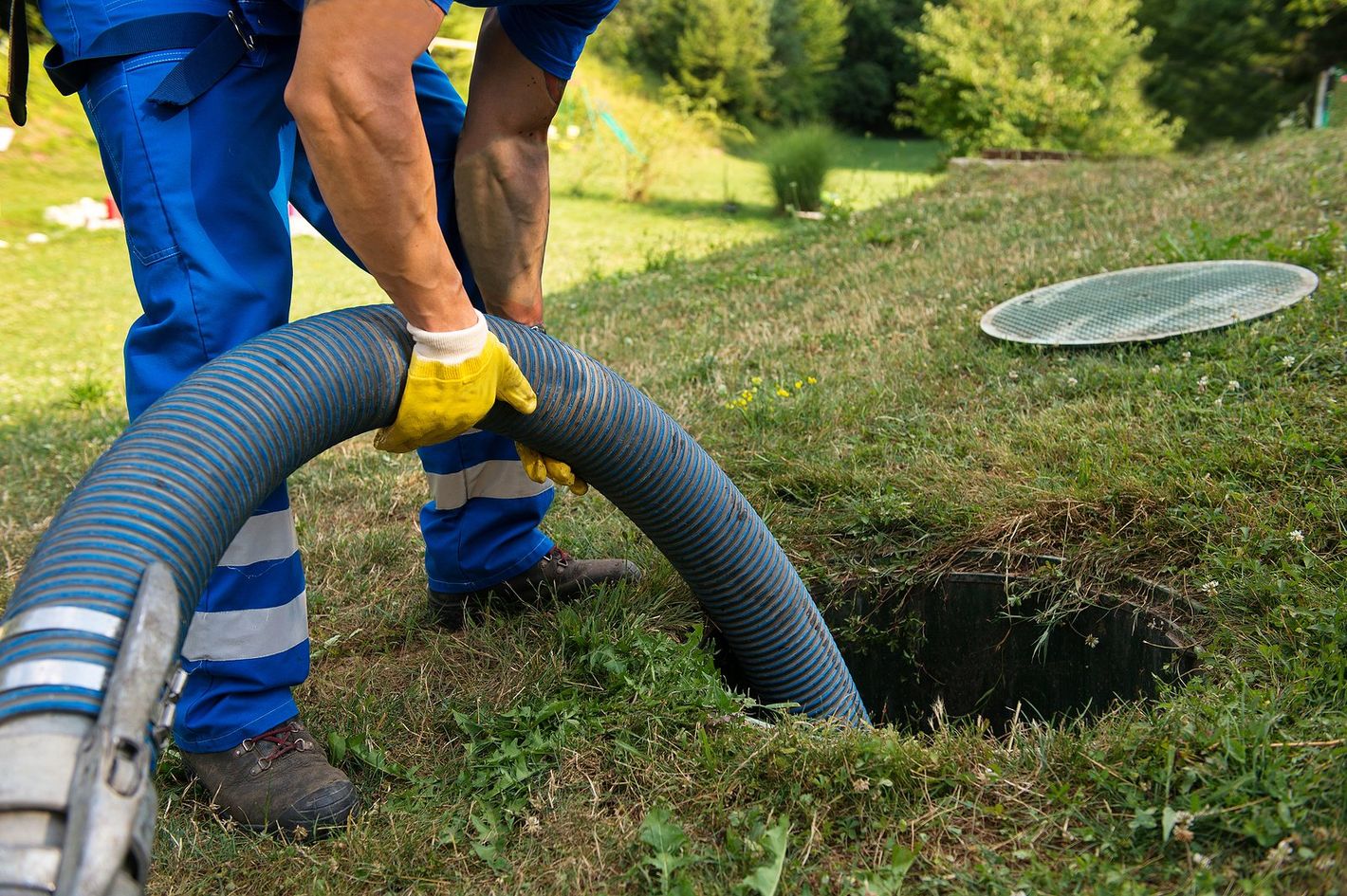 Emptying Septic Tank Emptying Septic Tank