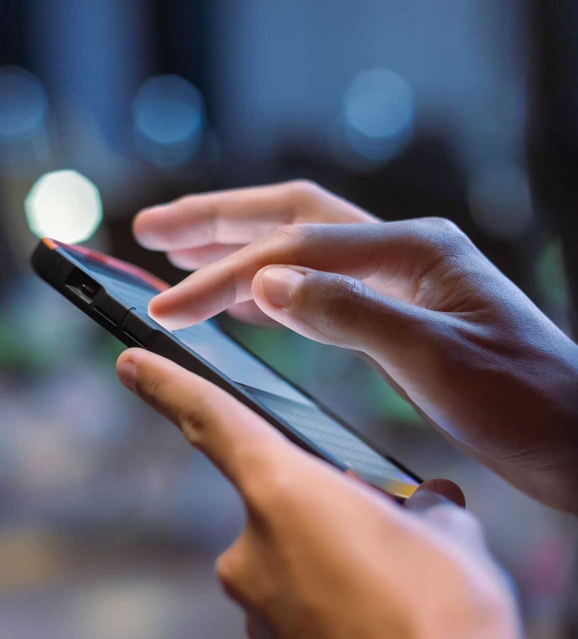 hands using a smart phone 