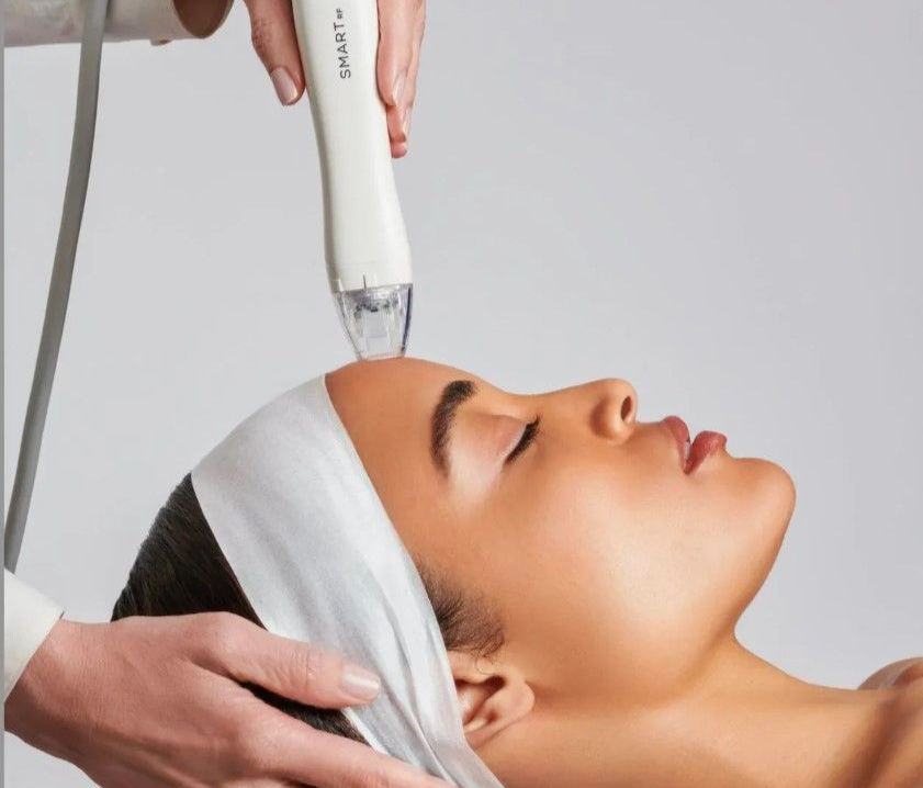 A woman is getting a facial treatment at a beauty salon.