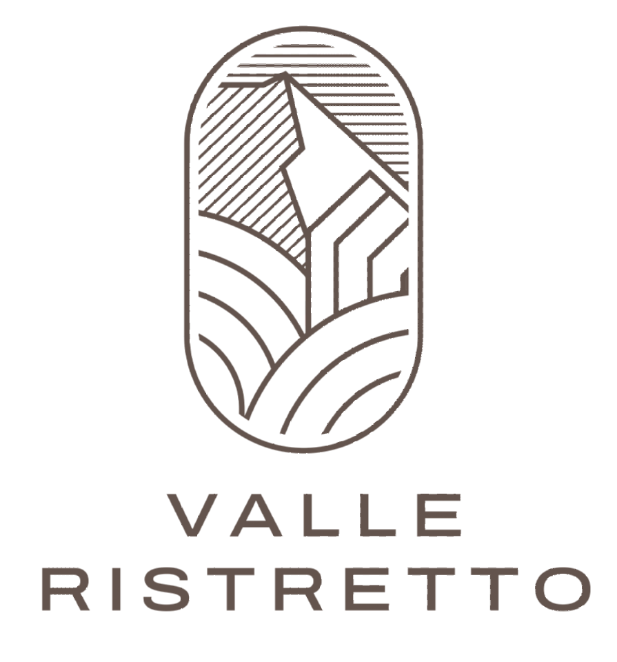Logotipo da Valle Ristretto com linhas estilizadas de montanhas e vinhedos em tons de marrom e bege.
