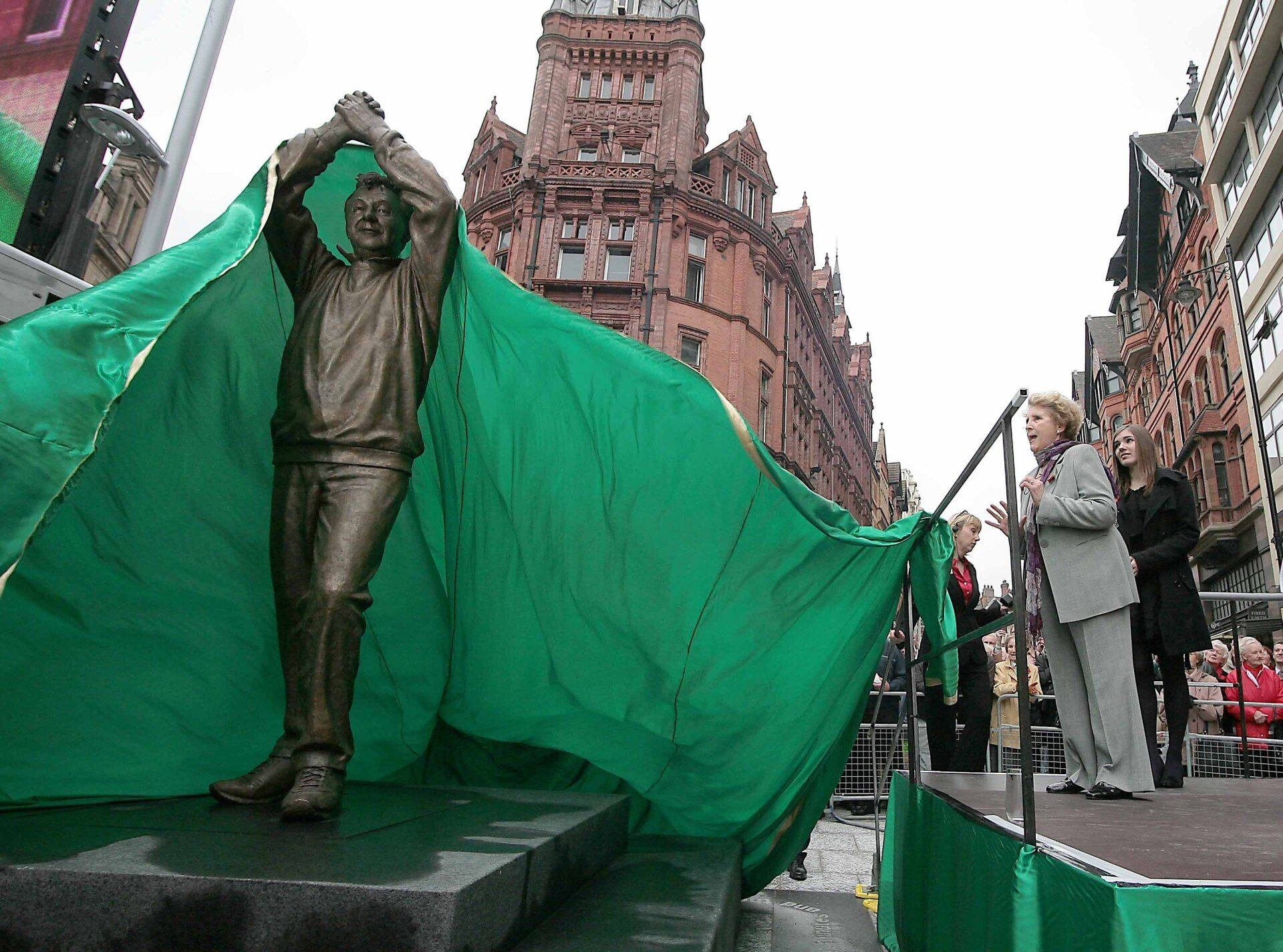 Barbara Clough unveils the statue of Brian