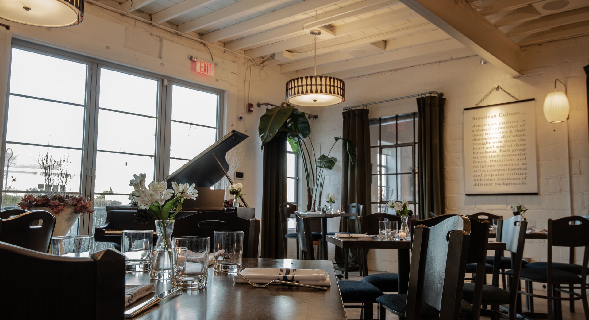 Otto&rsquo;s Full Service Elevates the Piermont Scene with Dining, Drinks, and Live Music