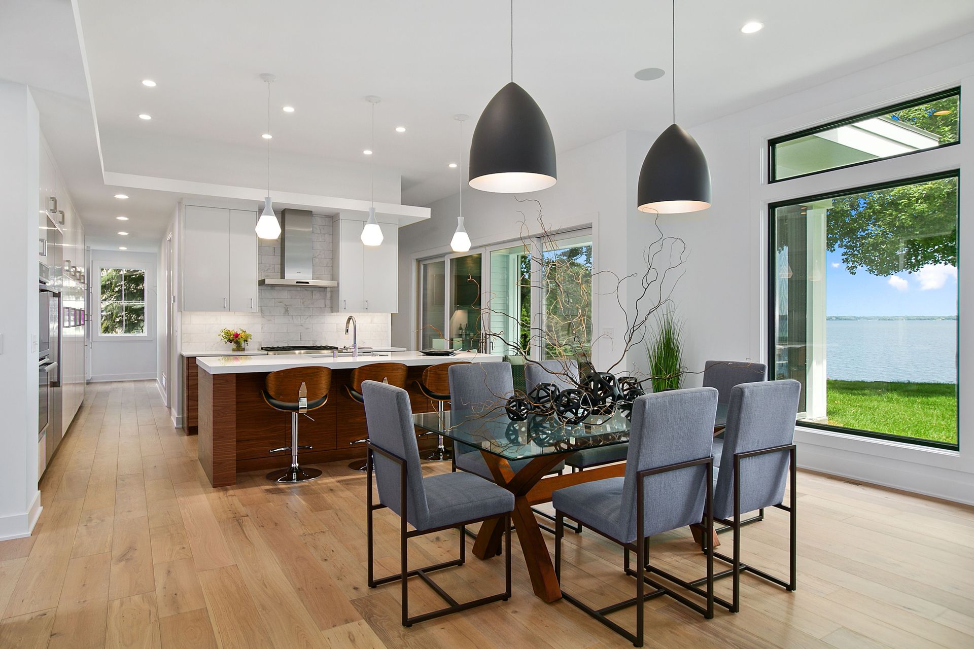 There is a dining room table and chairs in the middle of the room.