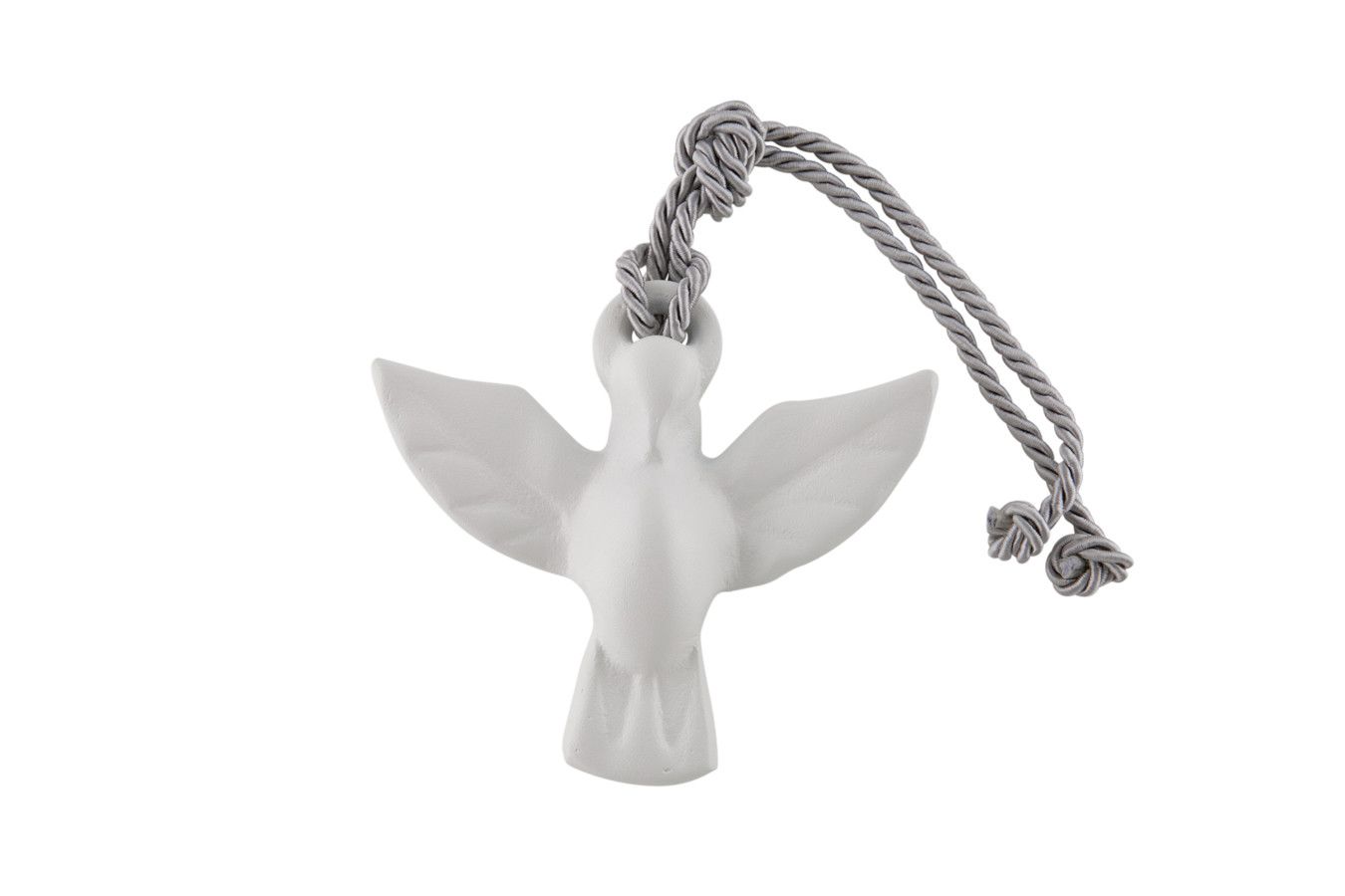 Anjo branco de enfeite com asas abertas e cordão trançado cinza para pendurar.
