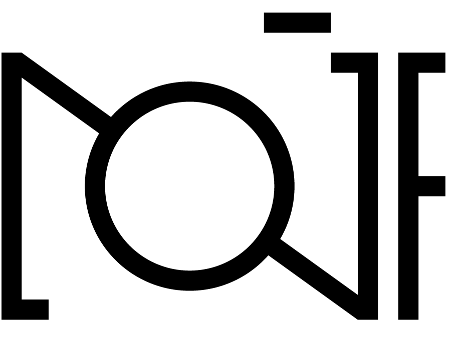 Logotipo geométrico preto com um círculo e linhas angulares sobre um fundo branco.