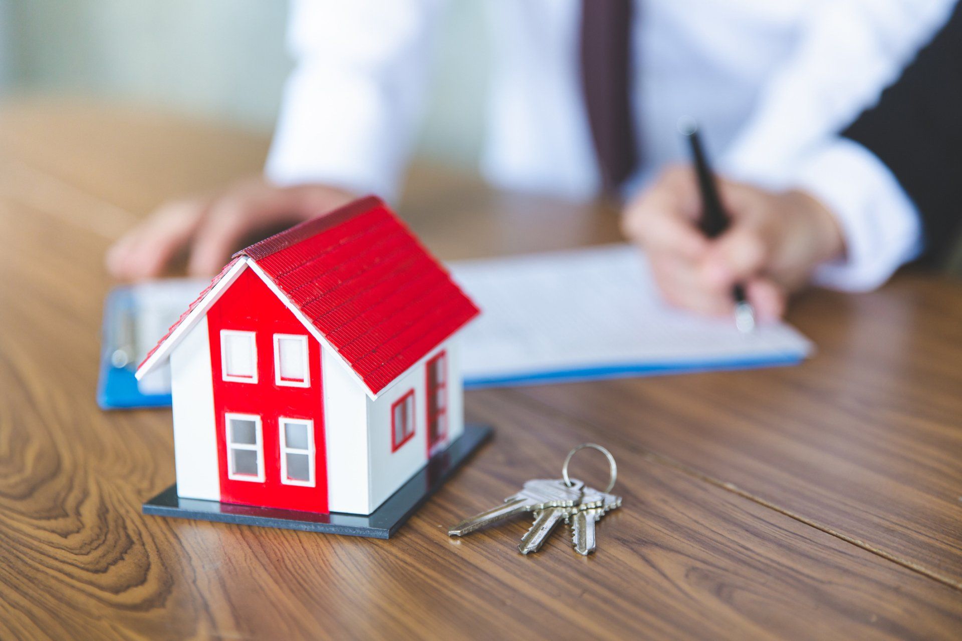 house with keys - linked to Rentals page