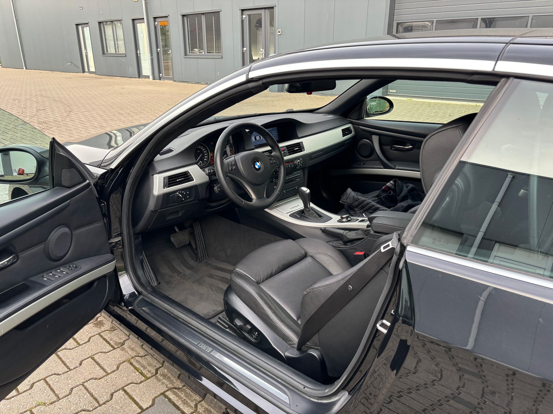 binnenkant BMW na poetsbehandeling bij CleanWheels
