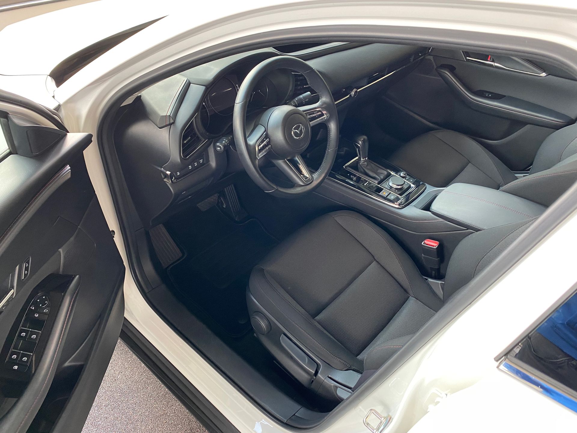 Binnenzijde auto na detail behandeling bij CleanWheels
