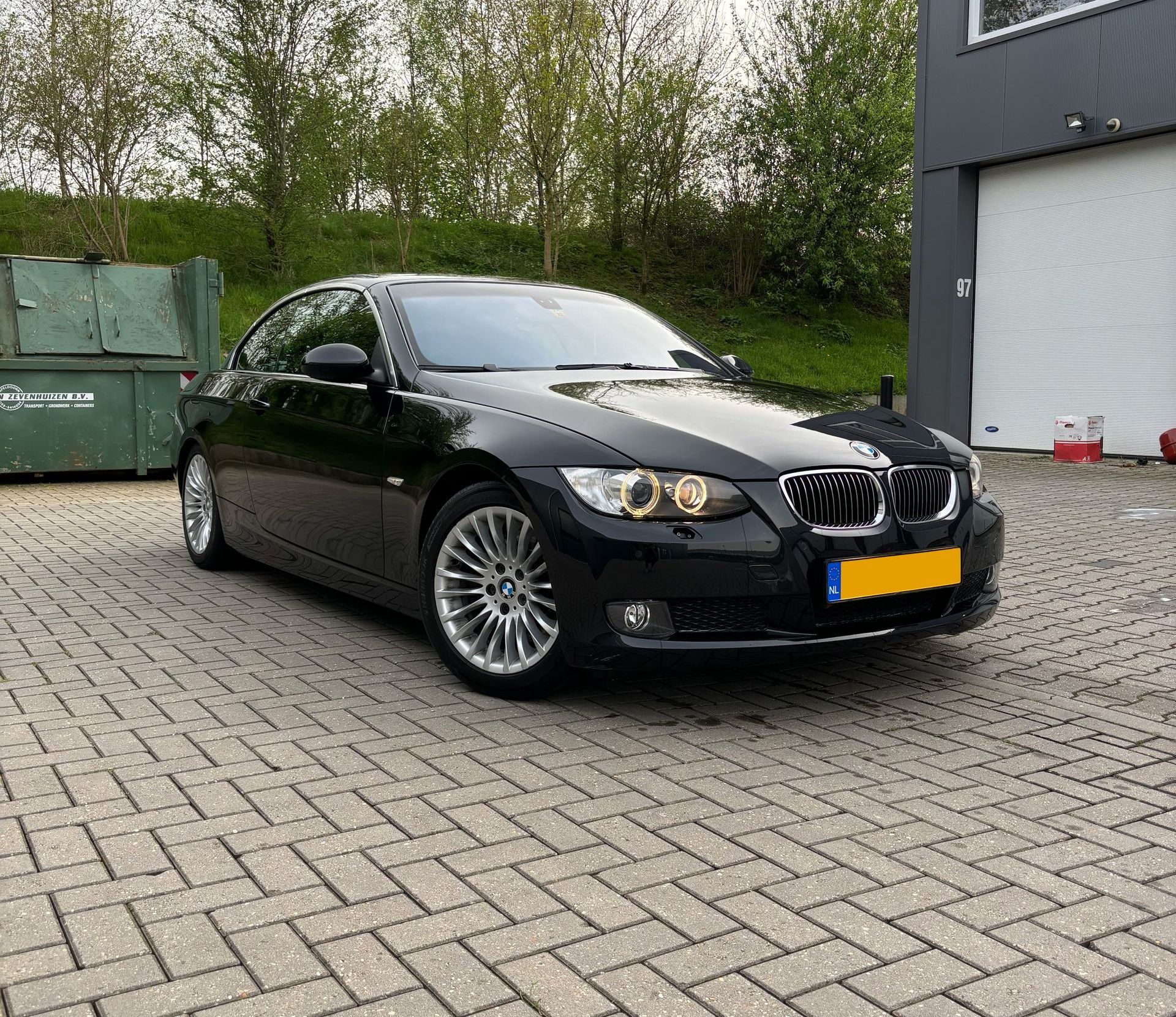 BMW 3 serie na polijstbehandeling bij CleanWheels met mooie glans en reflectie