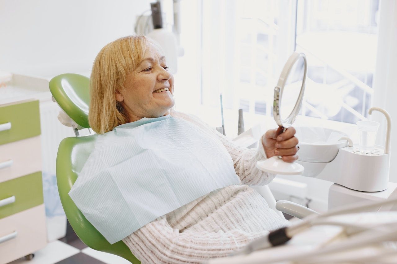 How to Preserve Oral Health and Prevent Jaw Problems with Dental Bridges in the Elderly