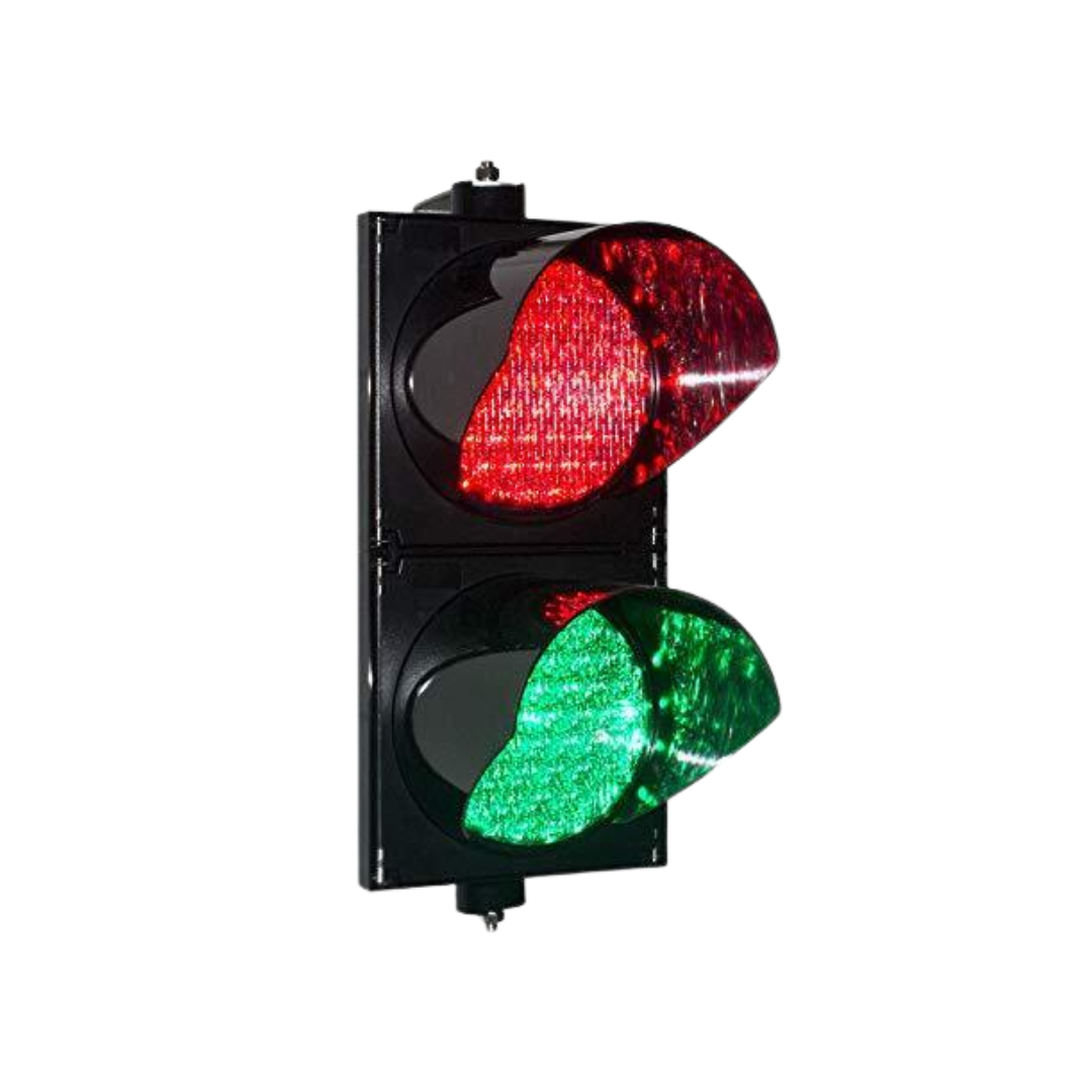 Semáforo con luz roja encendida sobre la luz verde.