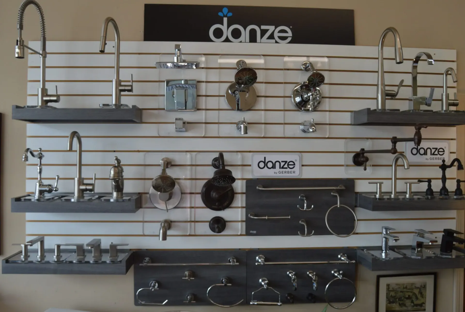 A wall with a sign that says donze on it