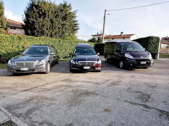 Auto funebri