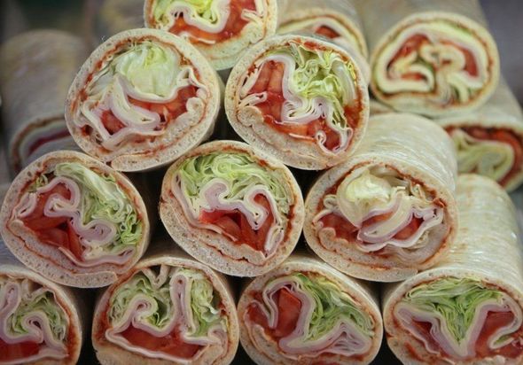 prodotti di pasticceria salata a Verona con salumi e insalata