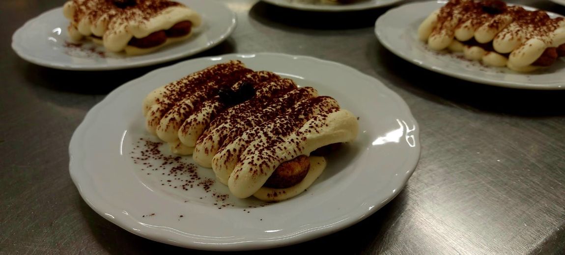 piatti con tiramisu