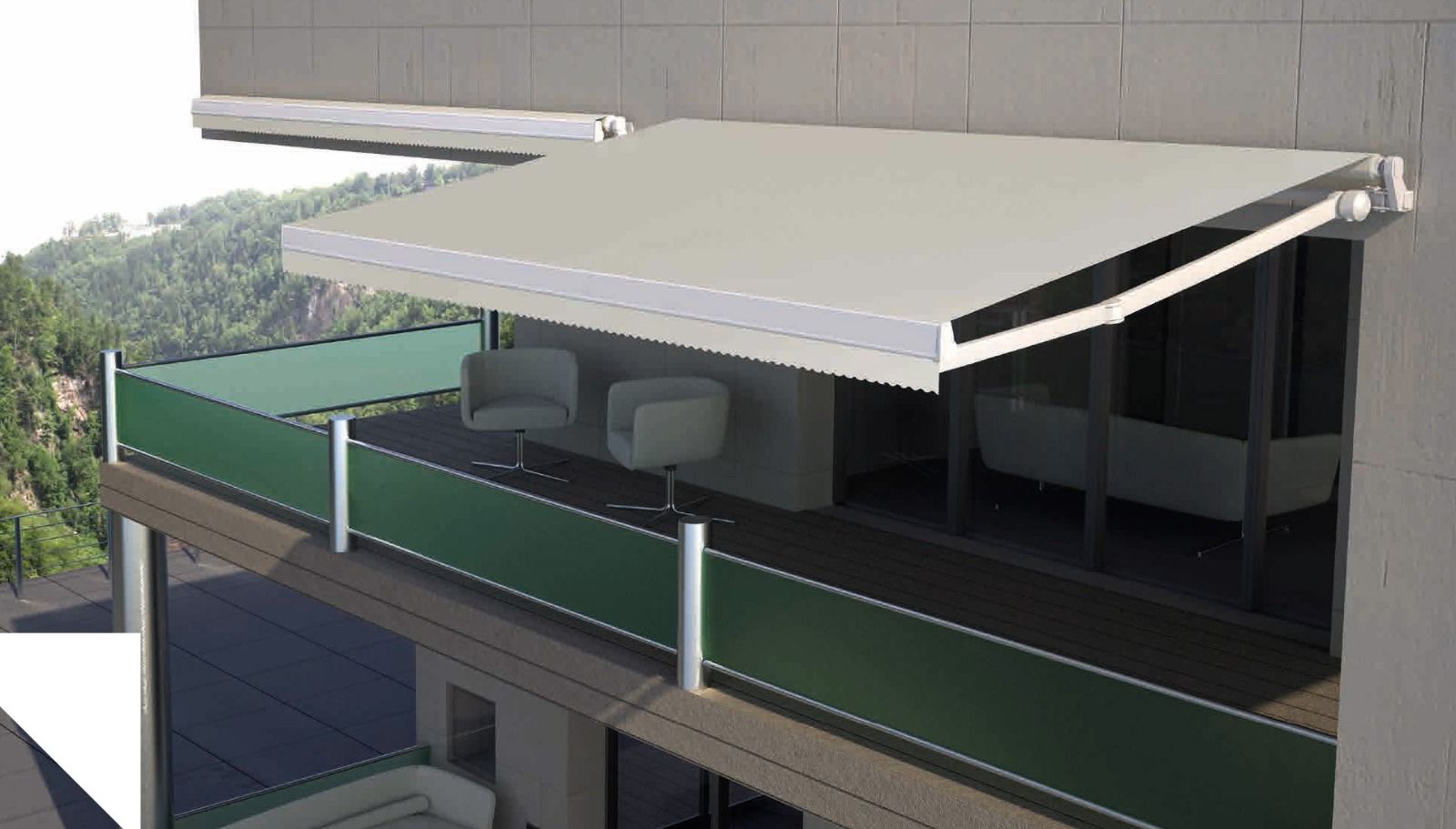 Balcone con tenda da sole color crema, ringhiera verde, due sedie e vista sul paesaggio.