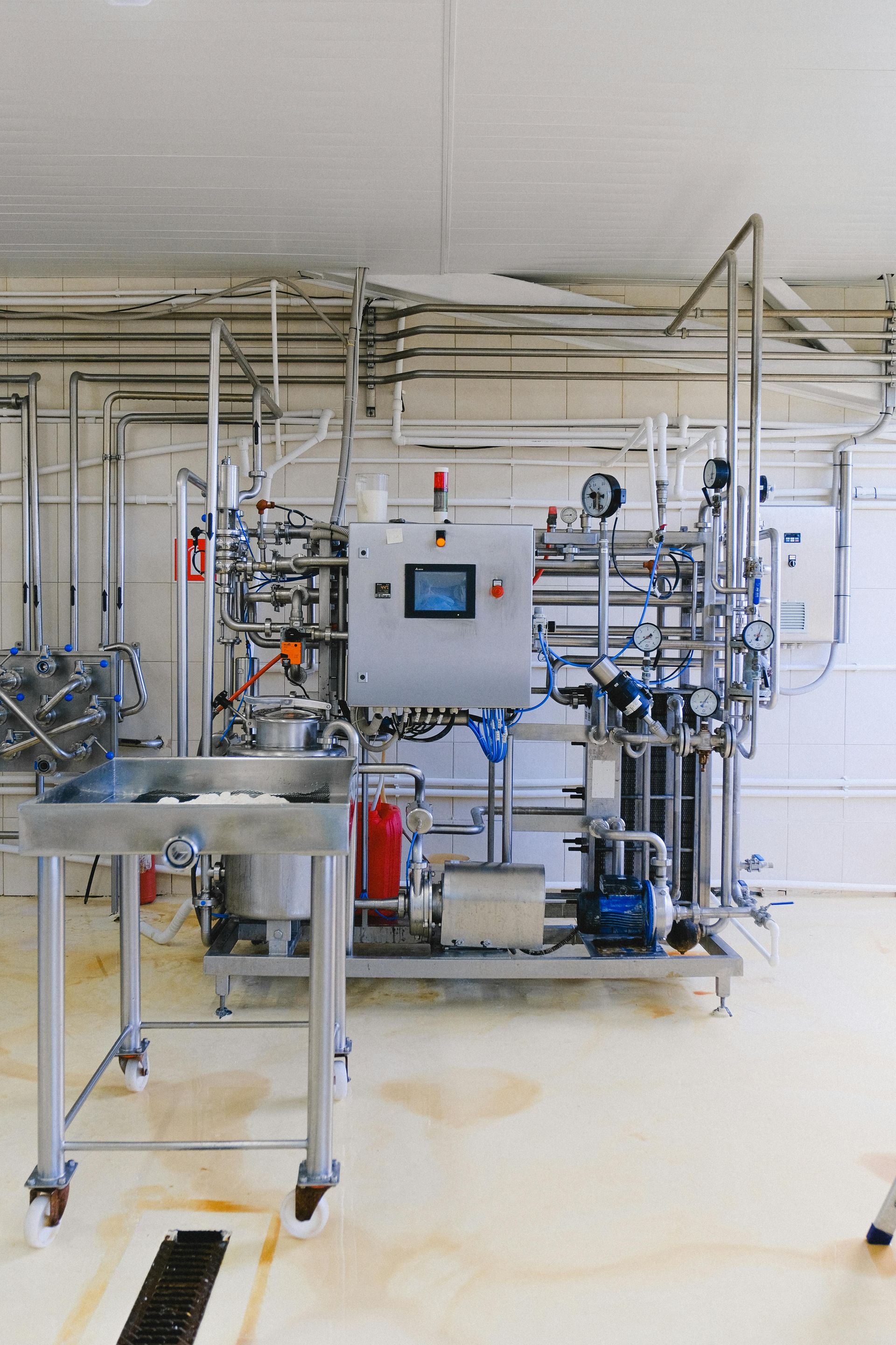 A room filled with lots of pipes and machinery.