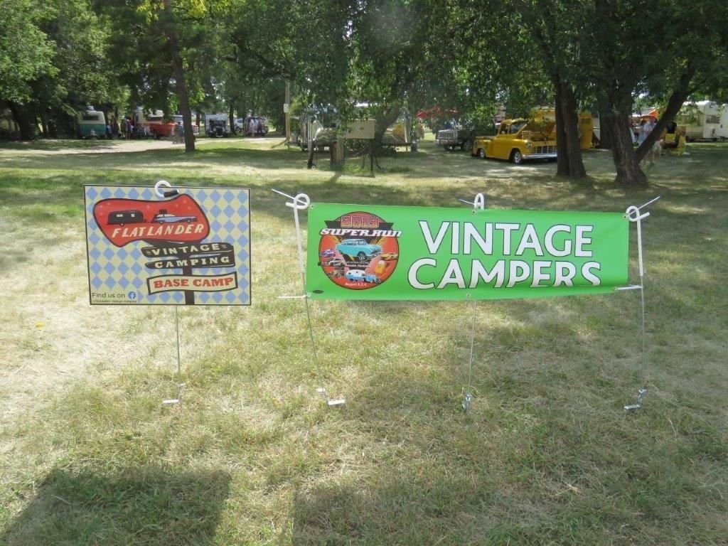 A green sign that says vintage campers on it