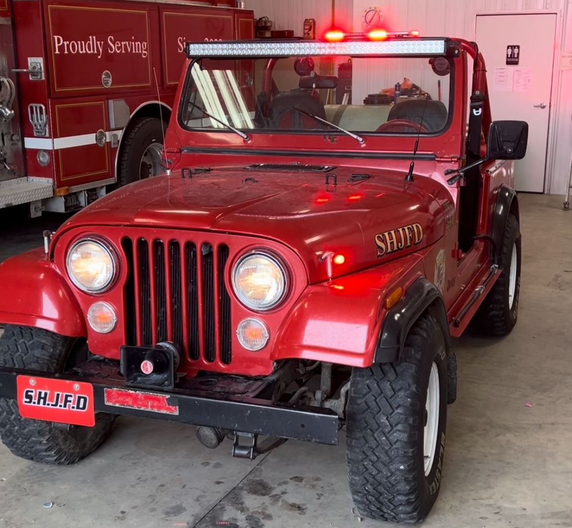 completed an upgrade on a brush vehicle by installing high-visibility LED emergency lights. The new lighting package provides maximum visibility in both day and night operations, improving safety for firefighters working in wildland and rural environments. With modern LED technology, this vehicle is now more reliable, energy-efficient, and ready for emergency response.