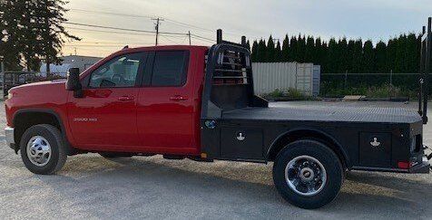 Skirted bed with Removable Material Rack on CHEV 3500