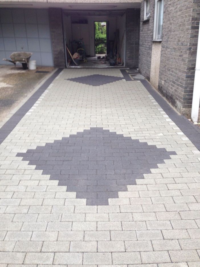 Gray and light pavement driveway with dark gray diamond patterns.