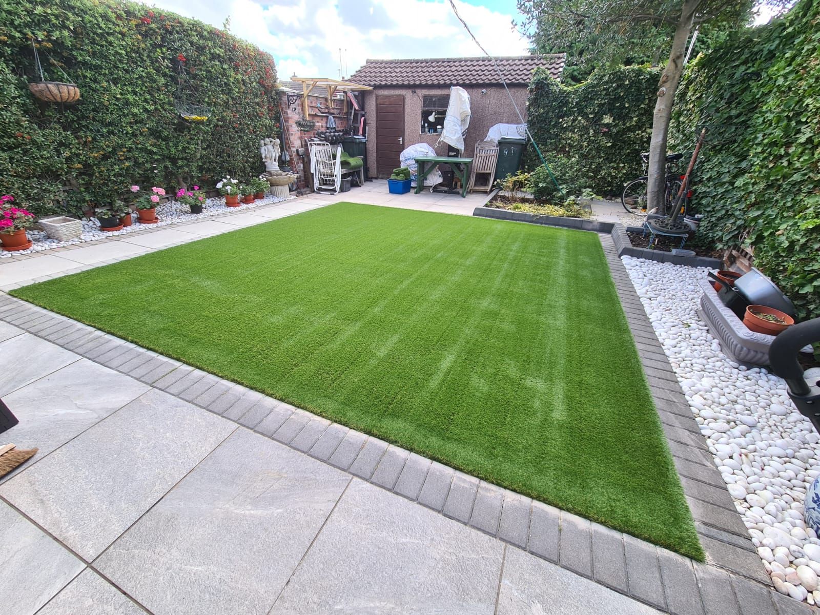 Zest Artificial Grass Newbury new artificial lawn with paving surround