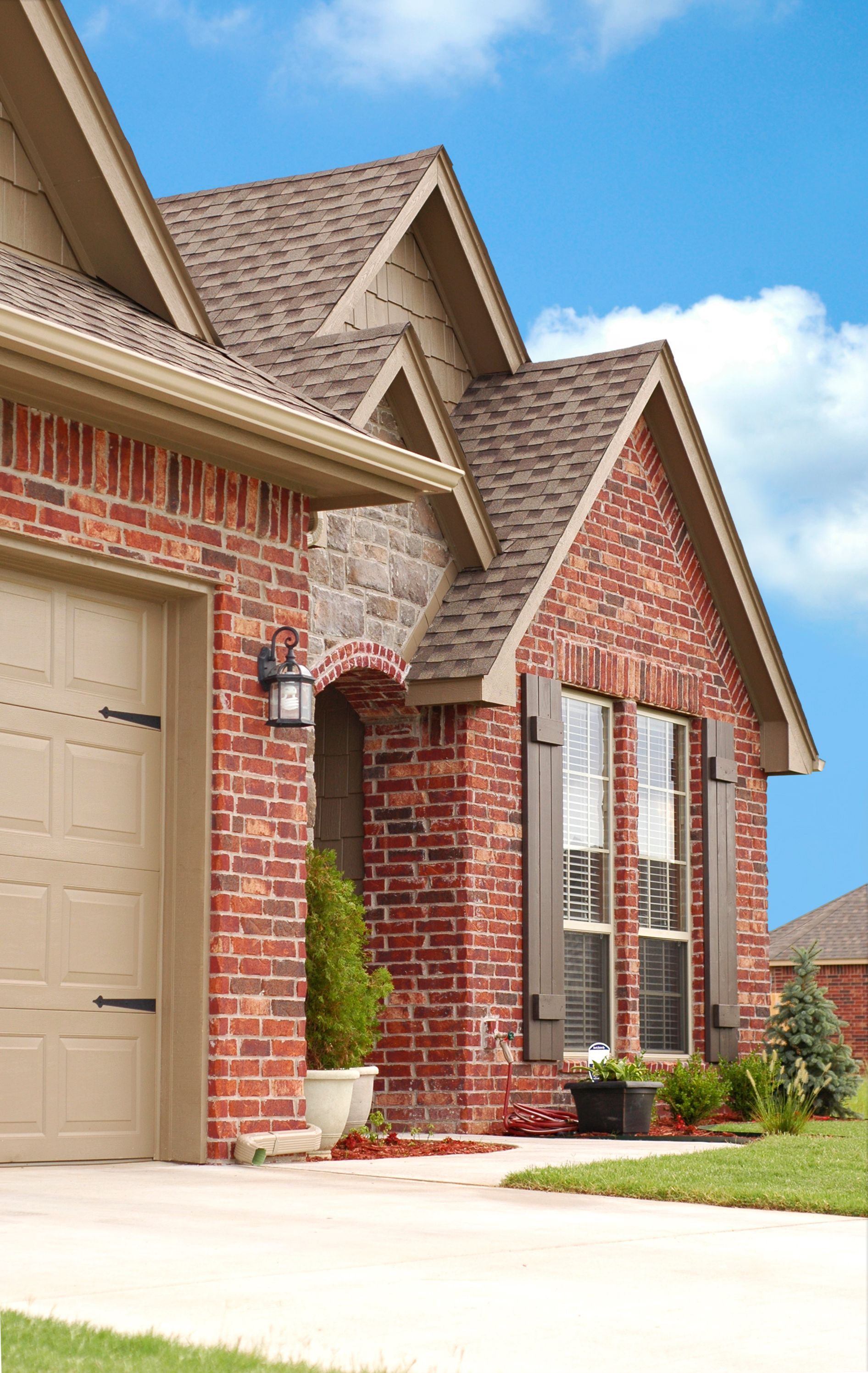 Spacious home with a garage, emphasizing the need for thorough home inspection services in Columbus,