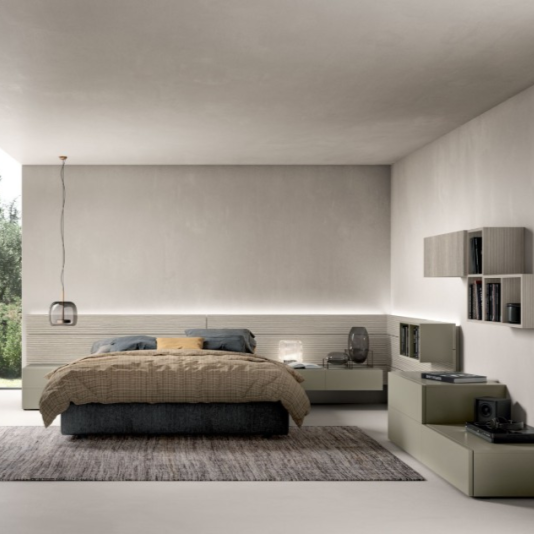 Camera da letto moderna dai toni neutri; letto, comodini e scaffalatura.