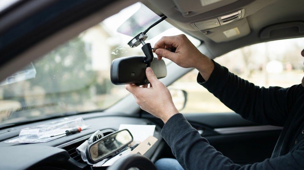 Replacing a rear view mirror in a car