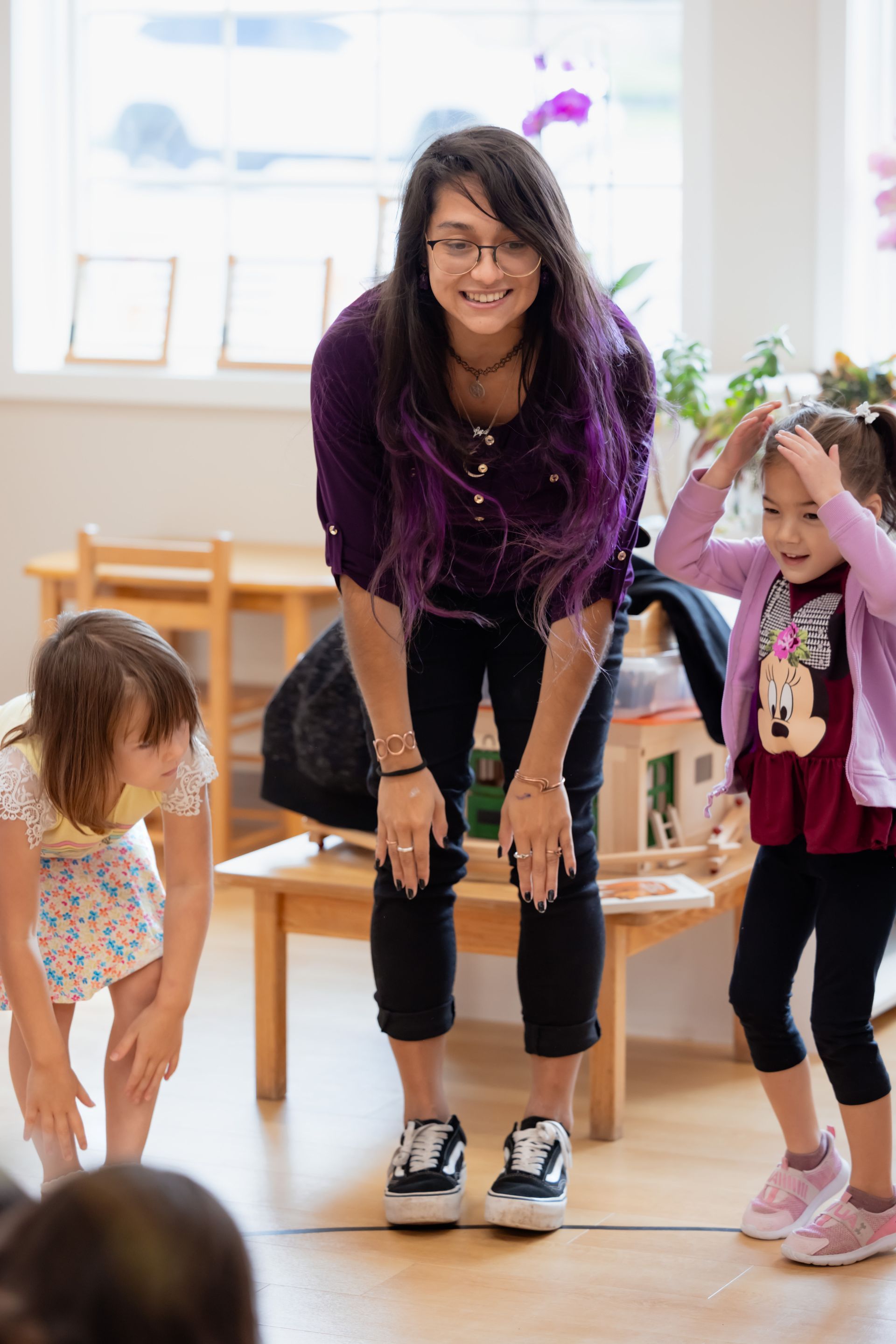 Montessori guide and children in the classroom 