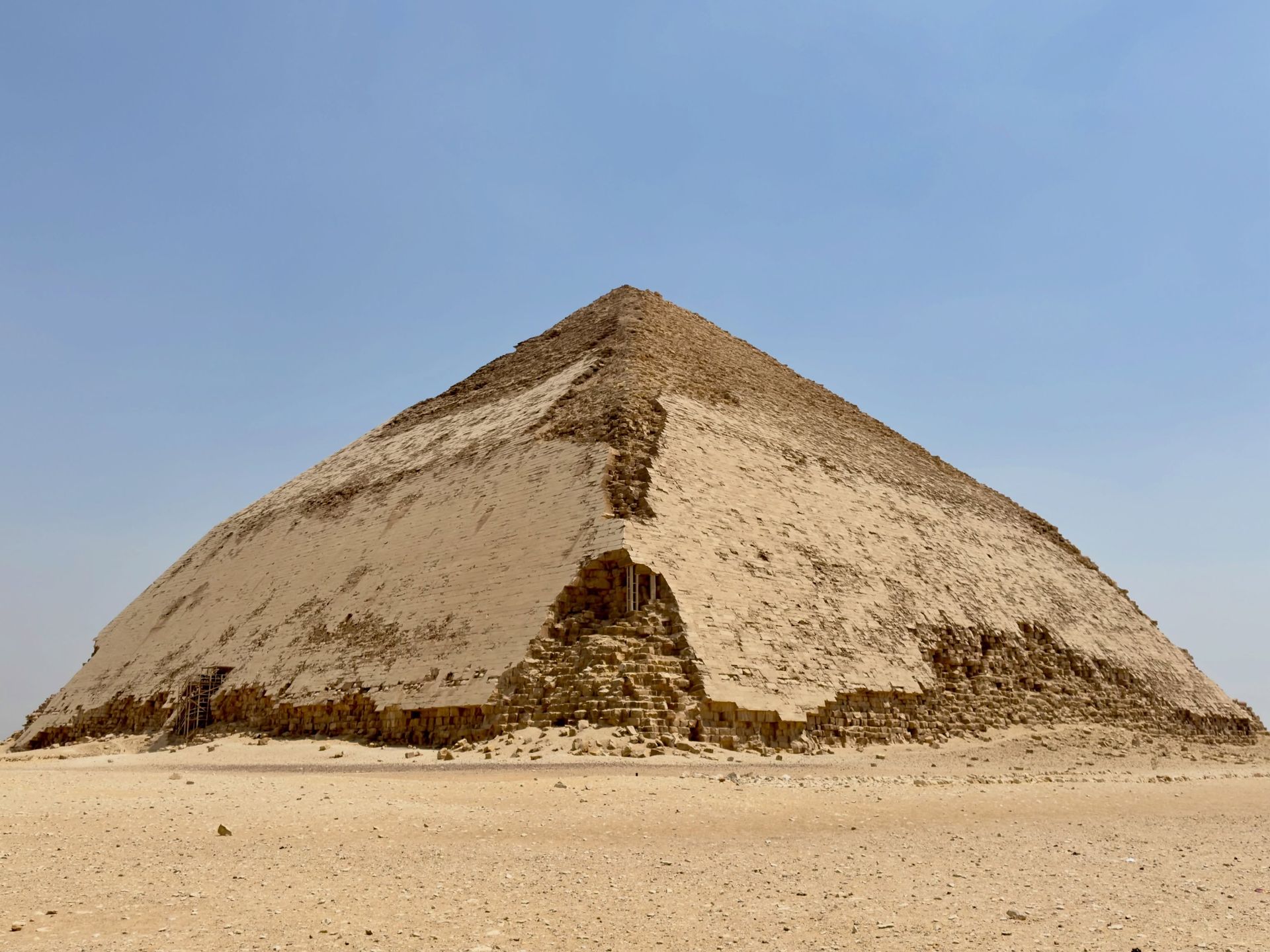 Dahshur Bent and Red Pyramid - Emo Tours Sweden