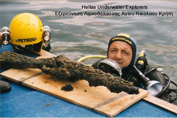 Hellas Underwater Explorers / George Petrou